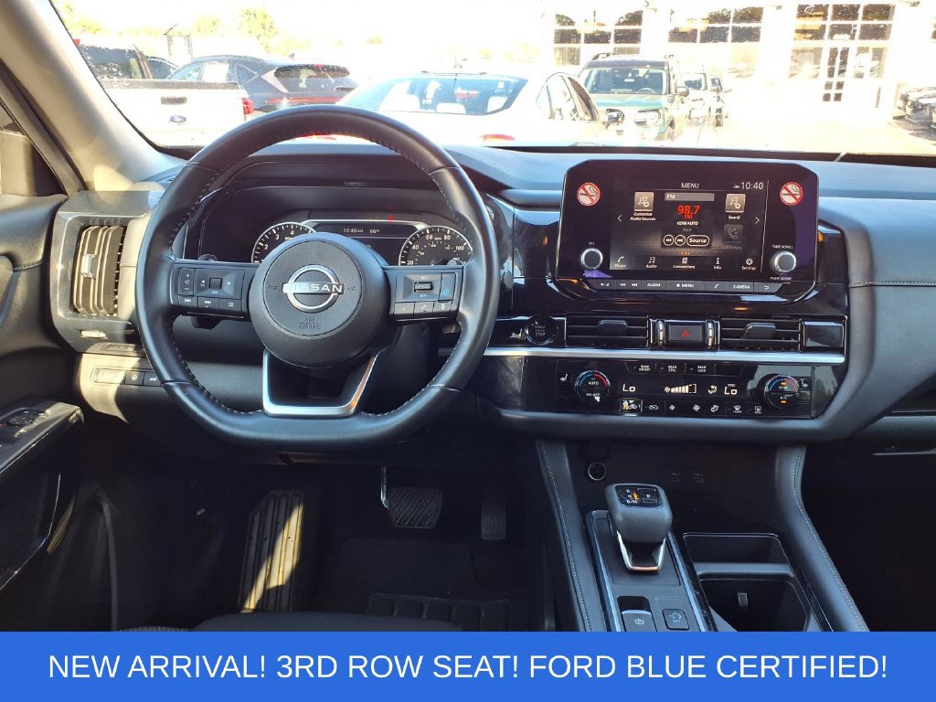 Used 2025 Nissan Pathfinder SV FWD image 6