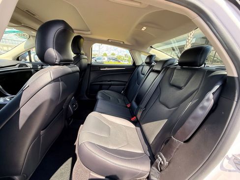Used 2019 Ford Fusion Titanium image 19