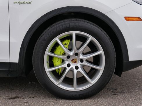 Used 2021 Porsche Cayenne E-Hybrid image 16