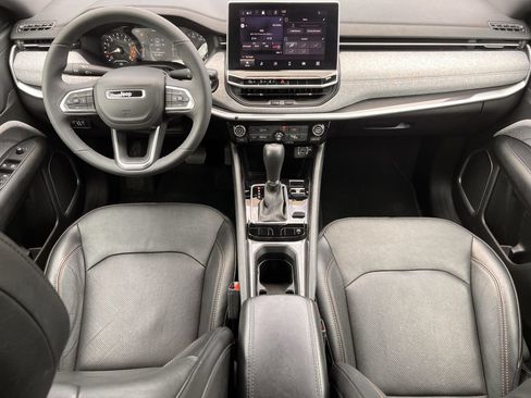 Used 2023 Jeep Compass Latitude AWD/4WD image 11