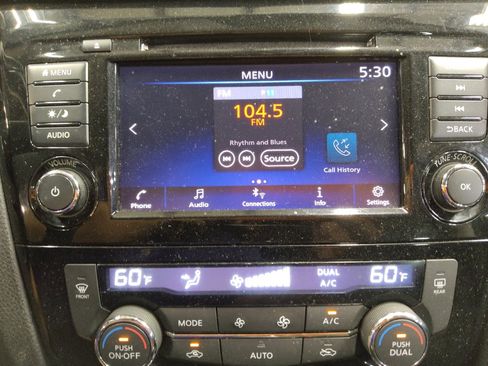 Used 2019 Nissan Rogue SV FWD image 25