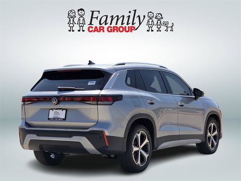 New 2025 Volkswagen Tiguan SE image 4