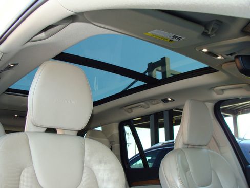 Used 2019 Volvo XC90 T6 Inscription w/ Protection Package image 14