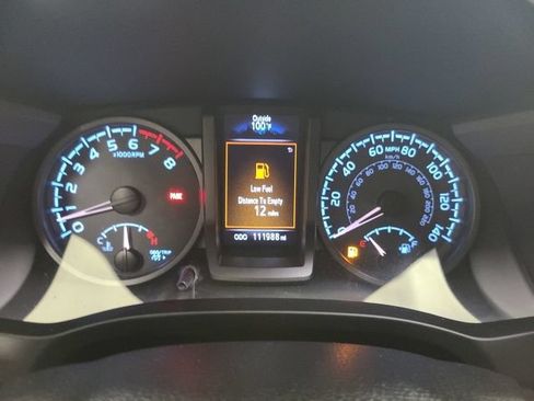 Used 2017 Toyota Tacoma TRD Sport AWD/4WD image 25