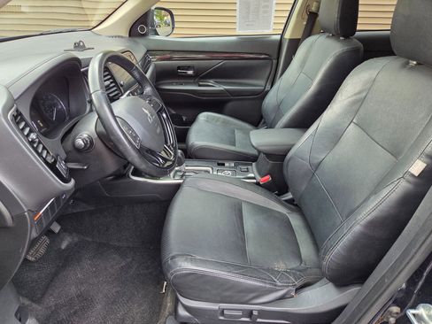 Used 2017 Mitsubishi Outlander SEL image 9