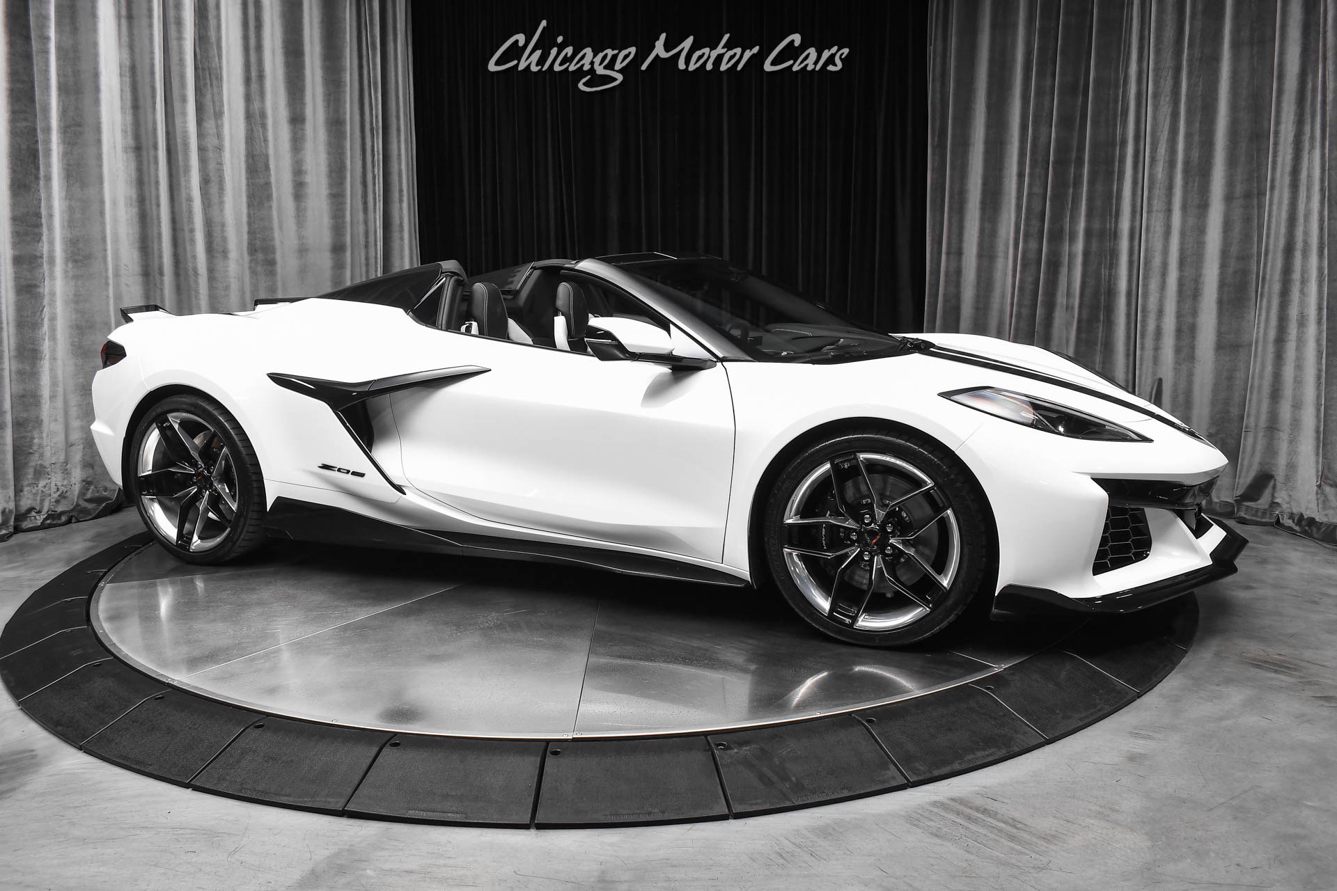 Used 2025 Chevrolet Corvette Z06 w/ Stealth Interior Trim Package RWD image 6