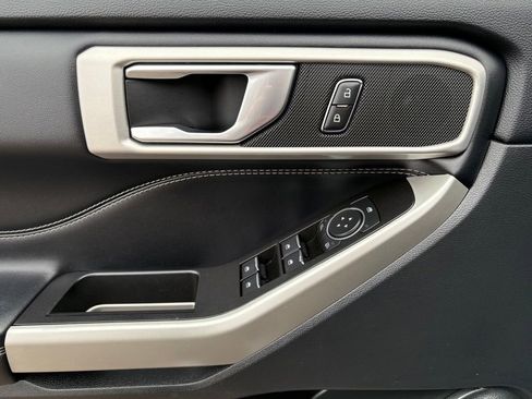 Used 2021 Ford Explorer XLT w/ Equipment Group 202A image 22