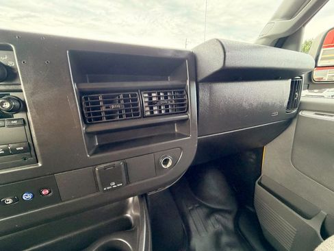 Used 2020 Chevrolet Express 2500 RWD image 27