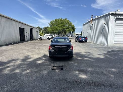 Used 2015 Nissan Versa S FWD image 6