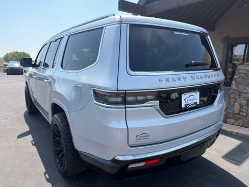 Used 2022 Jeep Grand Wagoneer Series I AWD/4WD image 9