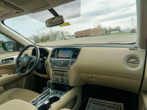 Used 2019 Nissan Pathfinder SL image 16