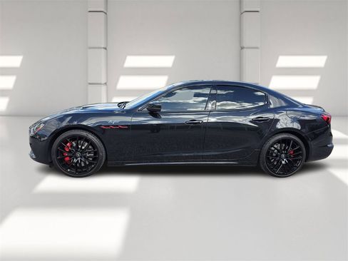 Used 2023 Maserati Ghibli Trofeo image 7