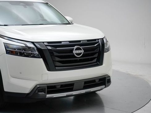 Used 2023 Nissan Pathfinder SL w/ SL Premium Package AWD/4WD image 14