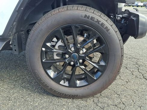 Used 2025 Jeep Wrangler Unlimited Sahara w/ Safety Group image 8