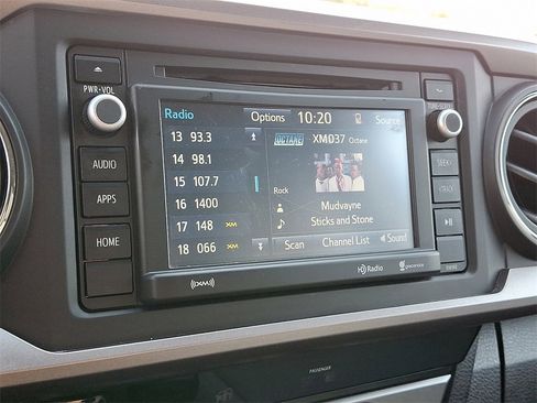 Used 2017 Toyota Tacoma SR5 image 18