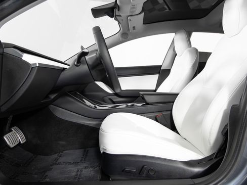 Used 2020 Tesla Model 3 Performance image 15