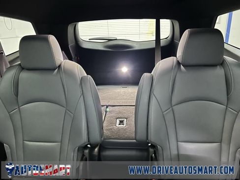 Used 2023 Buick Enclave Essence image 22
