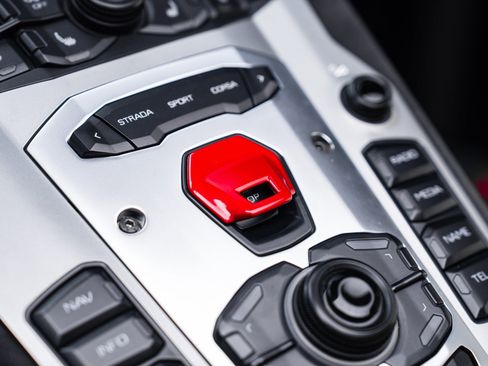 Used 2015 Lamborghini Aventador LP 700-4 image 39