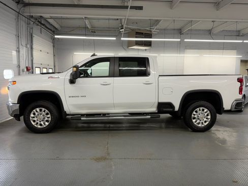Used 2023 Chevrolet Silverado 2500 LT w/ Convenience Package AWD/4WD image 12