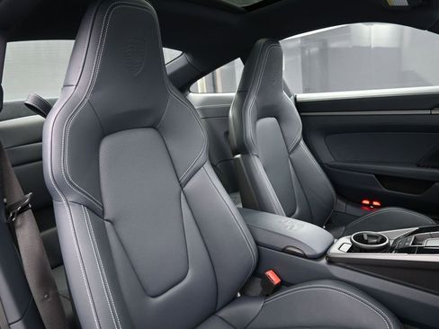 Certified 2025 Porsche 911 Carrera RWD image 28