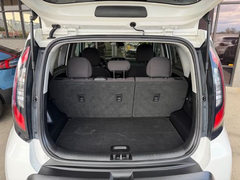 Used 2016 Kia Soul FWD image 23