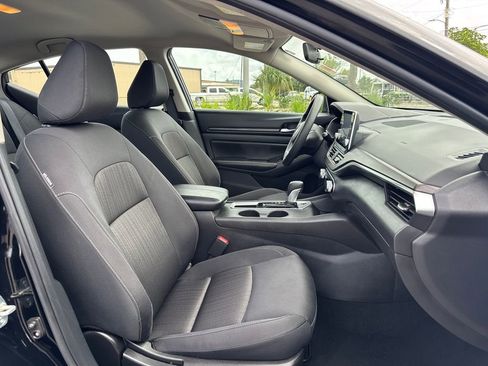 Used 2025 Nissan Altima 2.5 SV FWD image 18