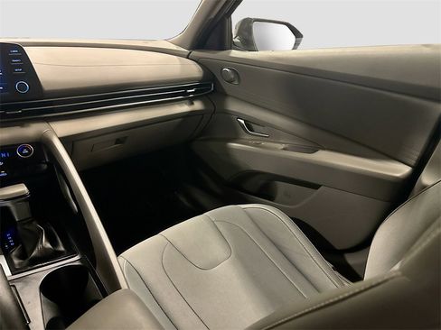 Used 2022 Hyundai Elantra SEL image 24