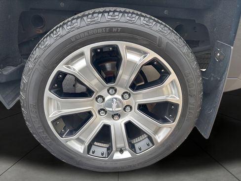 Used 2018 Chevrolet Silverado 1500 High Country image 27