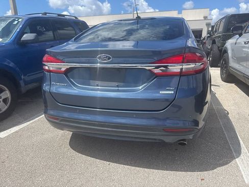 Used 2018 Ford Fusion SE w/ Fusion SE Technology Package FWD image 4
