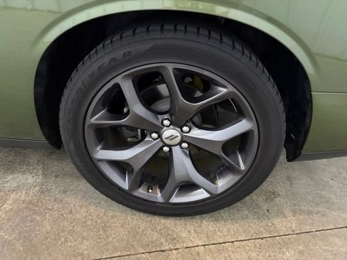 Used 2019 Dodge Challenger R/T RWD image 9