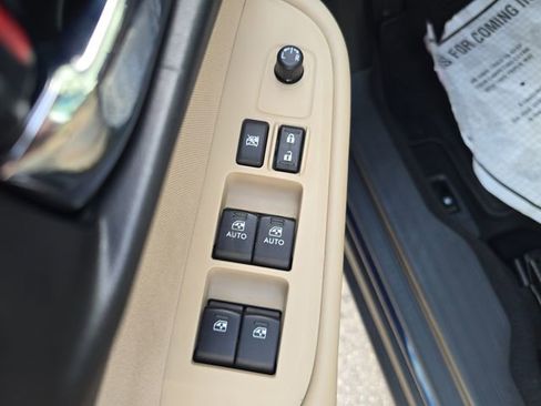 Used 2018 Subaru Outback 2.5i Premium image 16