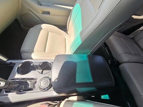 Used 2014 Ford Explorer XLT w/ Equipment Group 202A AWD/4WD image 27