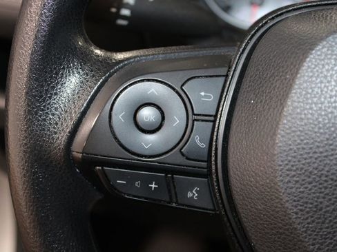 Used 2022 Toyota RAV4 LE FWD image 18