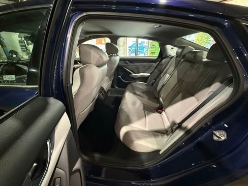 Used 2018 Honda Accord Touring image 19