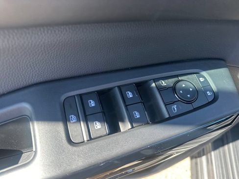 Used 2025 Nissan Pathfinder SV w/ SV Premium Package AWD/4WD image 13