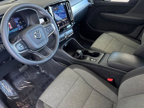 Certified 2025 Volvo XC40 B5 Core image 14