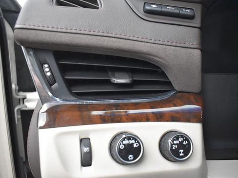Used 2015 Cadillac Escalade Luxury image 12