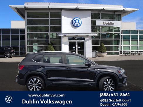 Certified 2023 Volkswagen Taos SE w/ Panoramic Sunroof Package FWD image 3