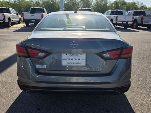 Used 2024 Nissan Altima 2.5 SV FWD image 9
