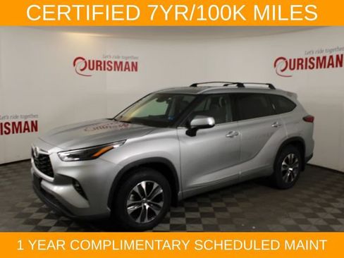 Used 2022 Toyota Highlander XLE AWD/4WD image 3