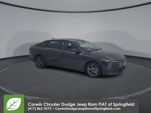 Used 2025 Kia K4 FWD image 2