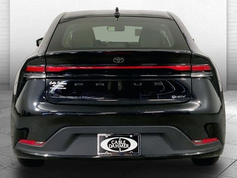Used 2025 Toyota Prius LE AWD/4WD image 3