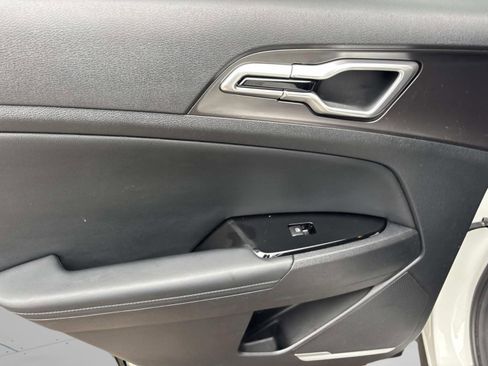 Used 2023 Kia Sportage EX image 18