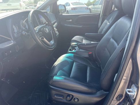 Used 2016 Toyota Sienna SE Premium image 10