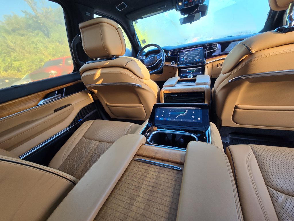 Used 2022 Jeep Grand Wagoneer Series III AWD/4WD image 24