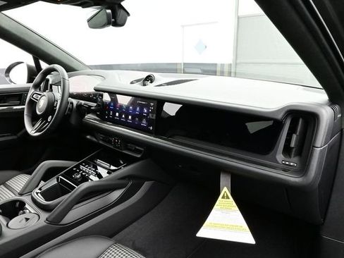 New 2026 Porsche Cayenne GTS image 18