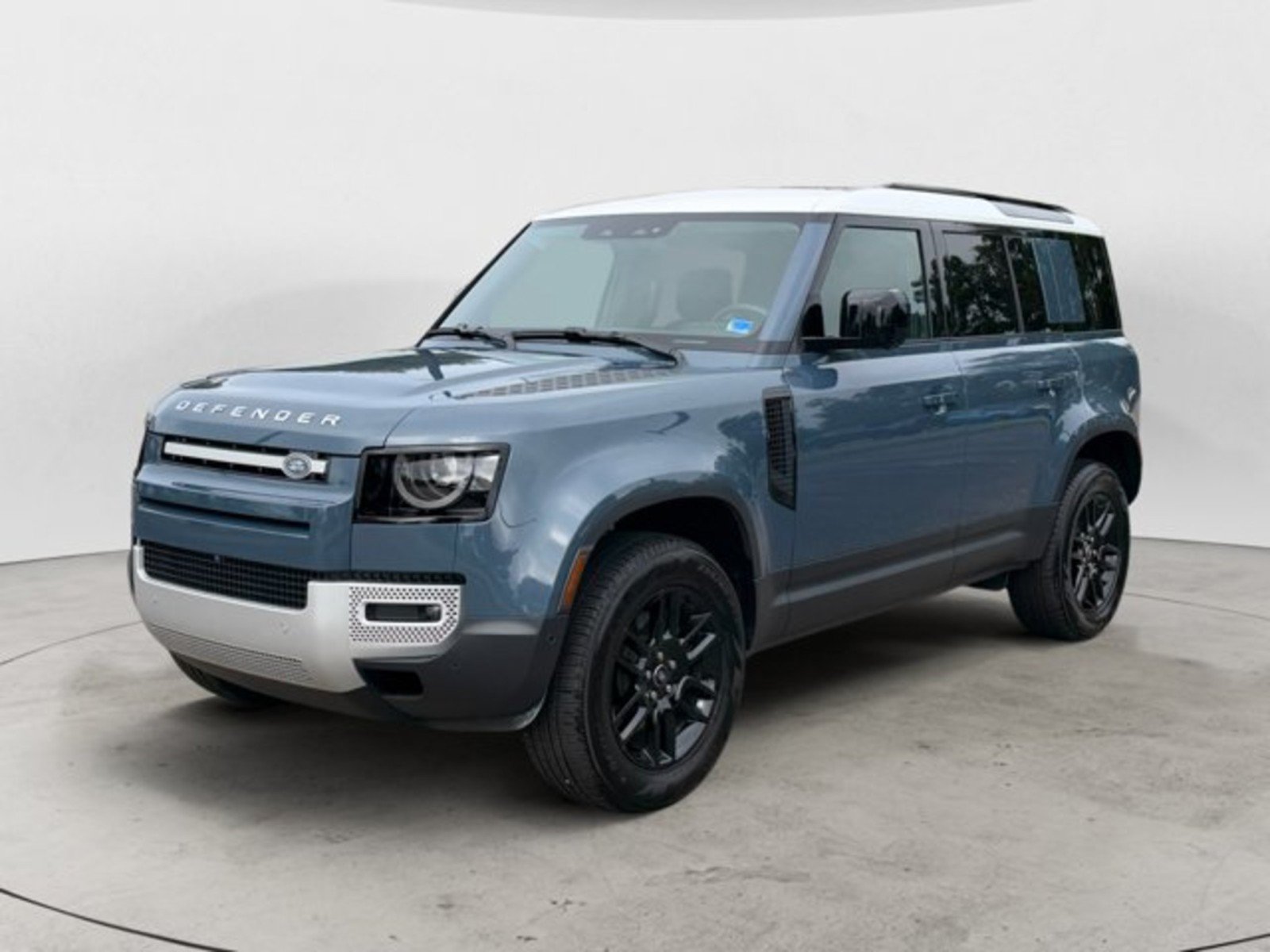 Used 2025 Land Rover Defender 110 S AWD/4WD image 1
