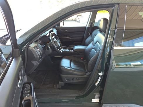 Used 2022 Nissan Pathfinder SL AWD/4WD image 25