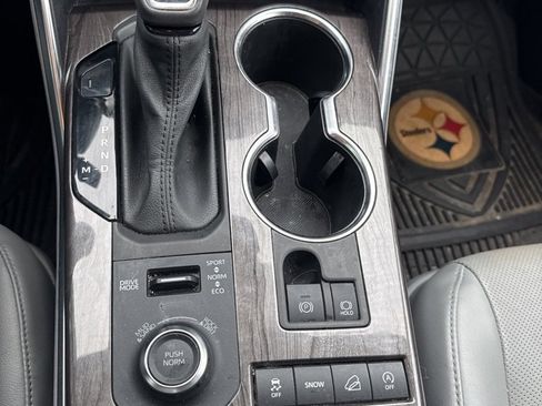 Used 2022 Toyota Highlander Limited image 10