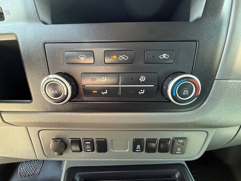 Used 2019 Nissan NV 2500 SV RWD image 17